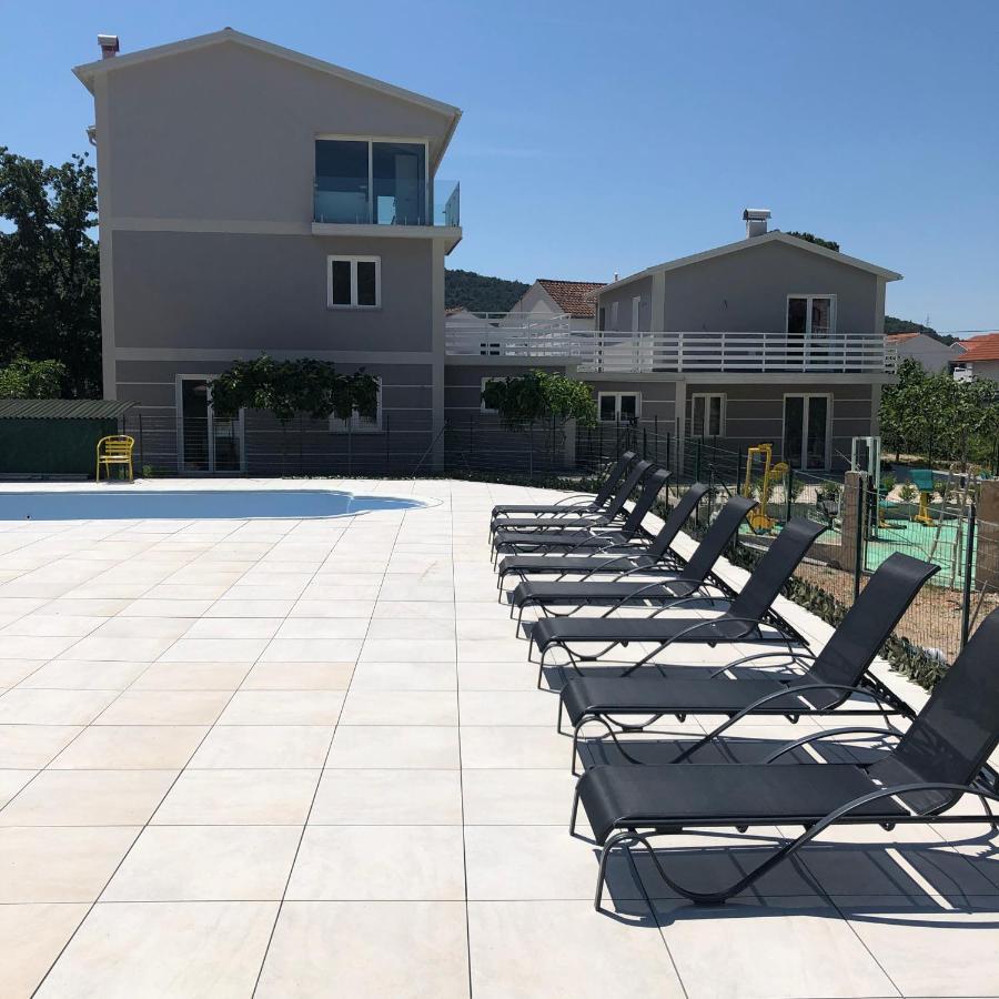 Lipovac Resort Ficus بيليس المظهر الخارجي الصورة